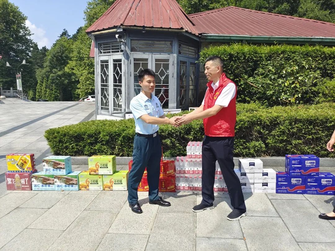 弘扬双拥传统 共筑钢铁长城——庐山博物馆开展“八 · 一”建军节走访慰问活动 弘扬双拥传统 共筑钢铁长城——庐山博物馆开展“八 · 一”建军节走访慰问活动