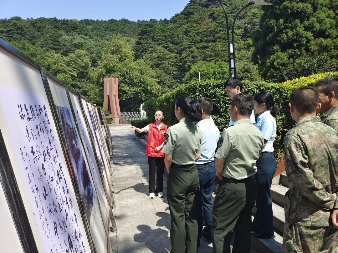 弘扬双拥传统 共筑钢铁长城——庐山博物馆开展“八 · 一”建军节走访慰问活动 弘扬双拥传统 共筑钢铁长城——庐山博物馆开展“八 · 一”建军节走访慰问活动